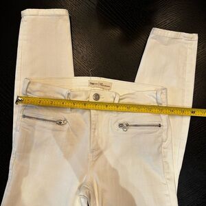 Gap true skinny white jeans, 27R